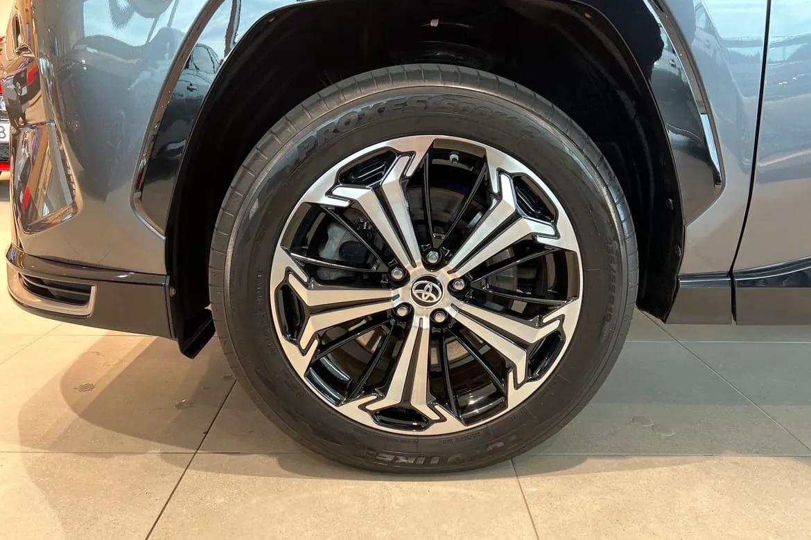 Vehicle image 16