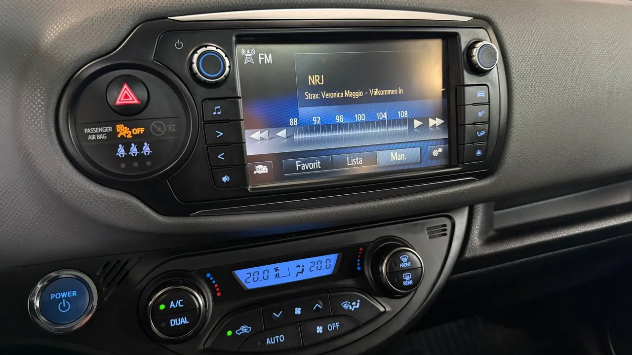 Vehicle image 15