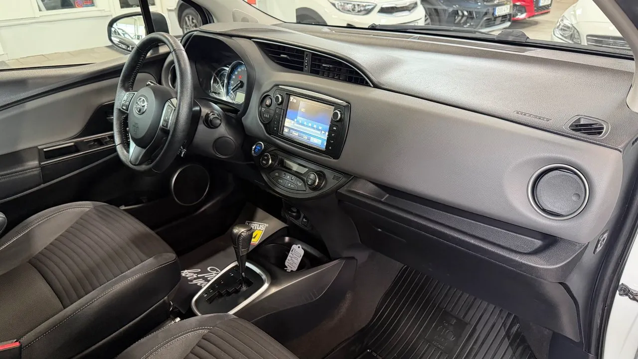 Vehicle image 7