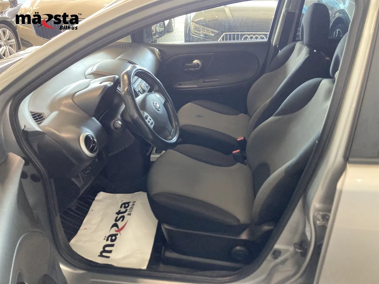 Vehicle image 7