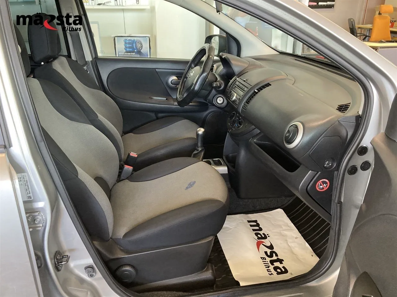 Vehicle image 6