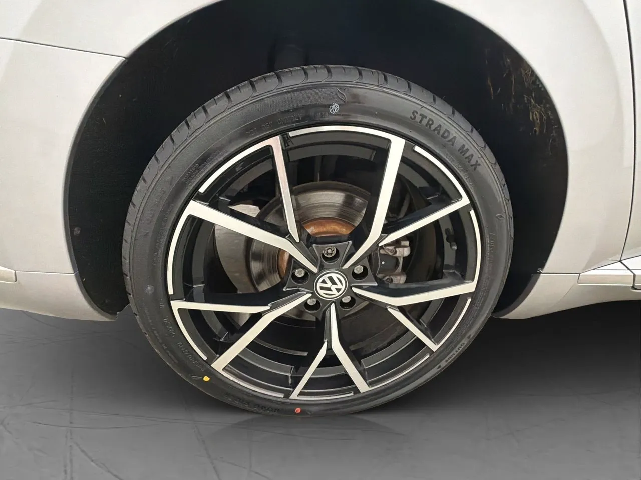 Vehicle image 32
