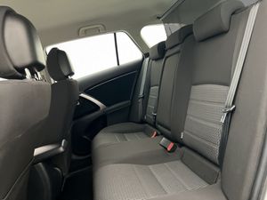 Toyota Avensis bild 16