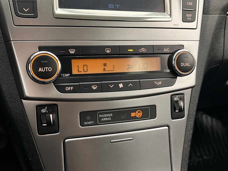 Toyota Avensis bild 22