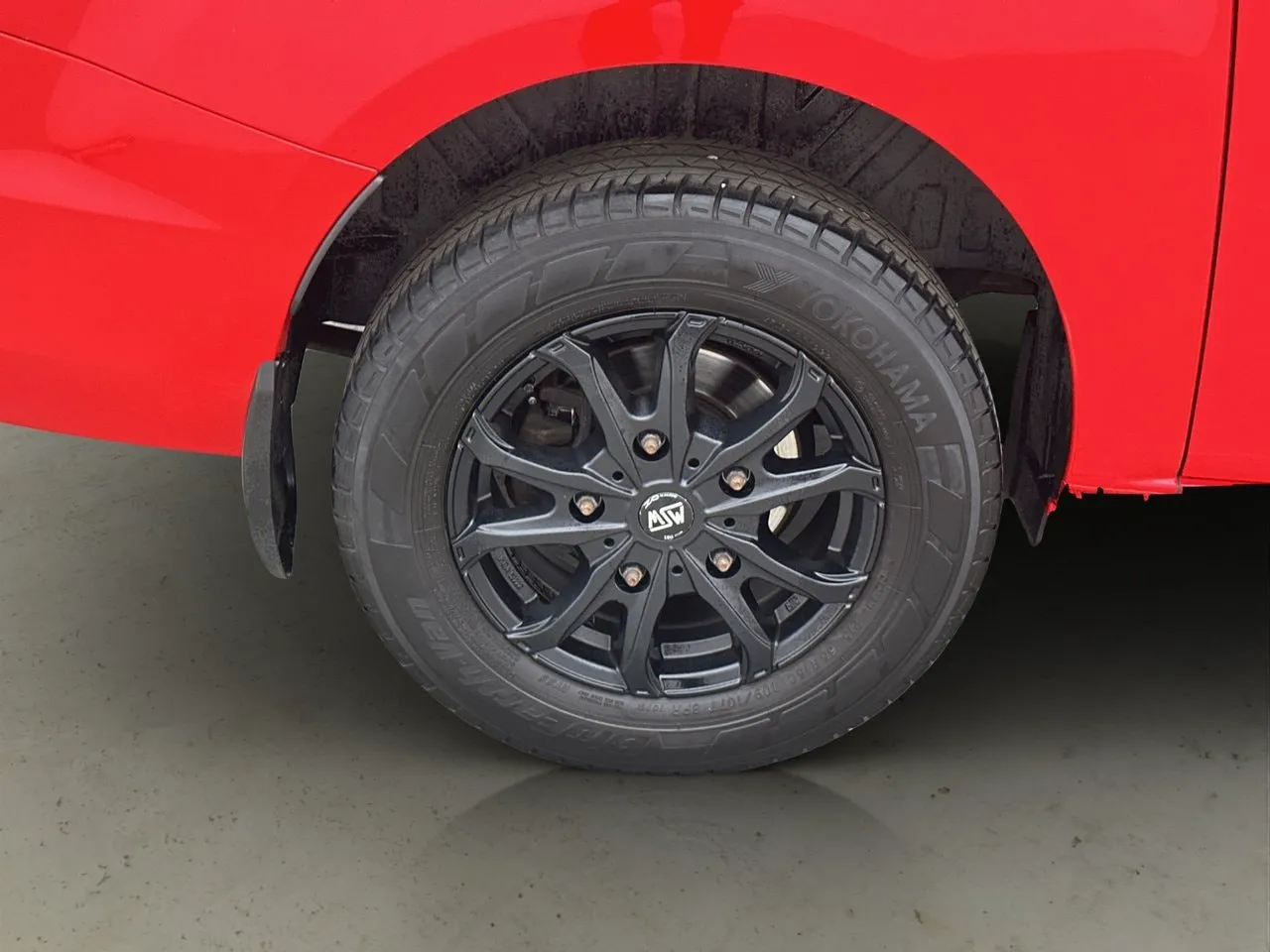 Vehicle image 28