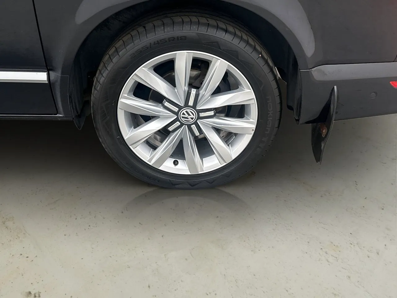 Vehicle image 30