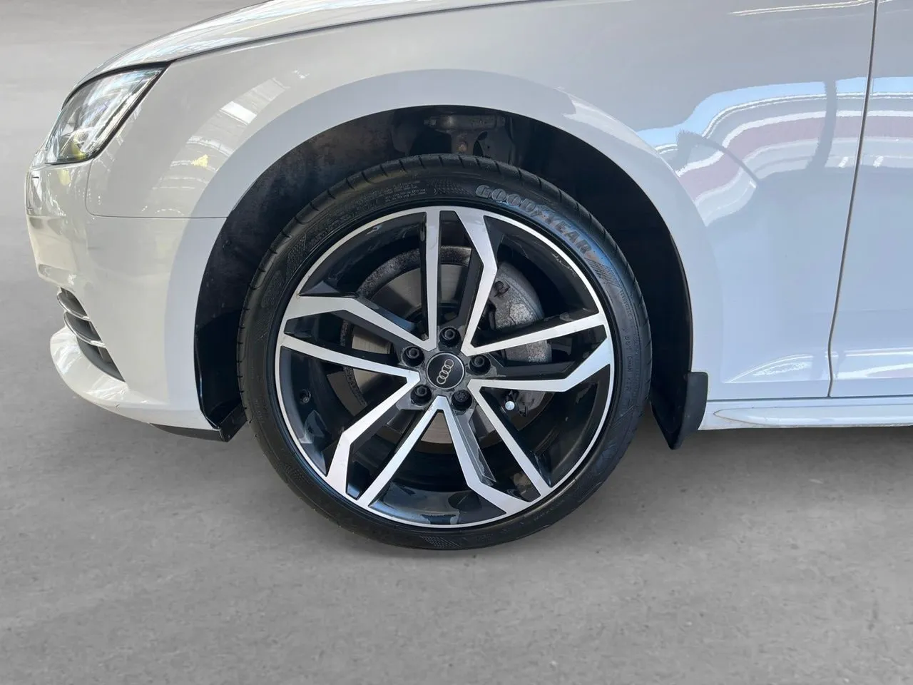 Vehicle image 7