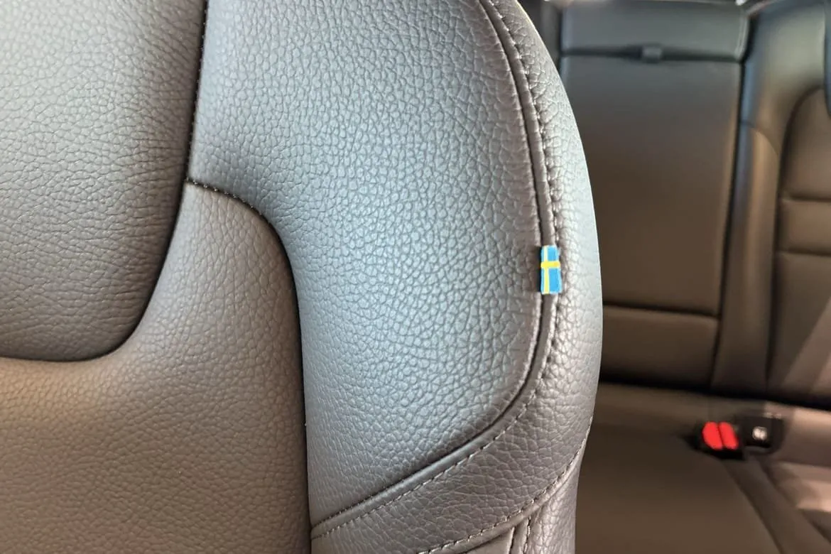 Vehicle image 18