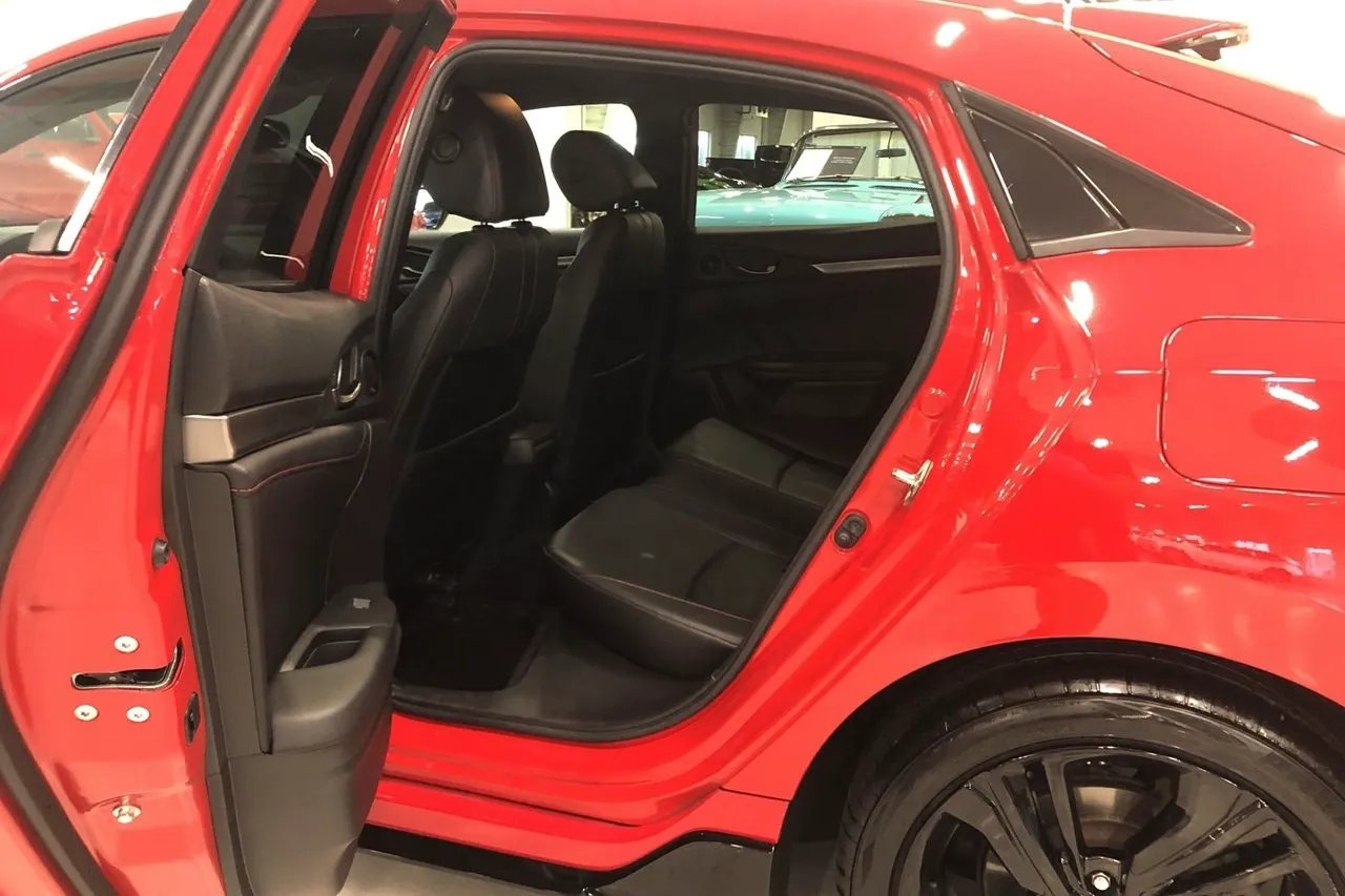 Vehicle image 7
