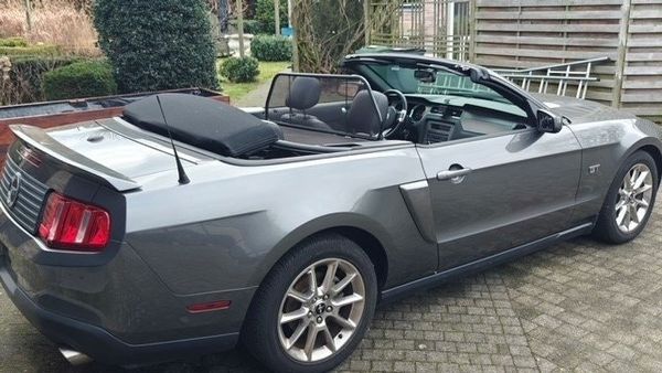 Ford Mustang GT Cab - 2010
