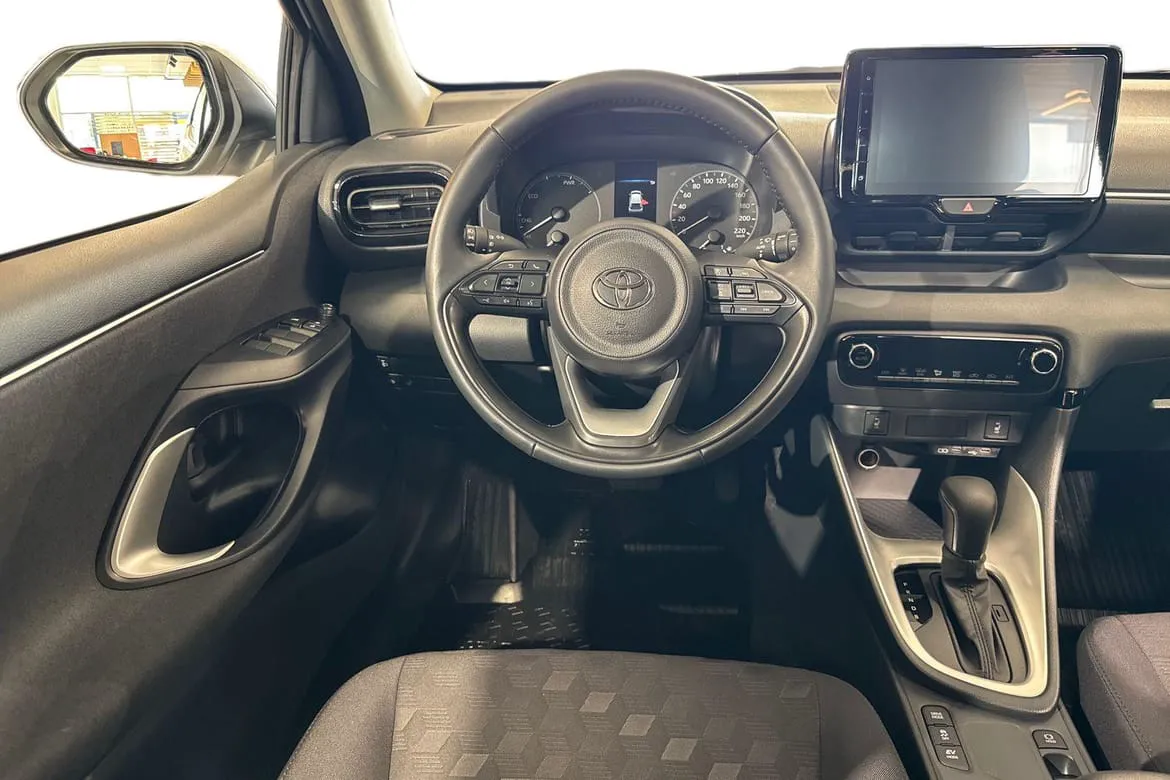 Vehicle image 10