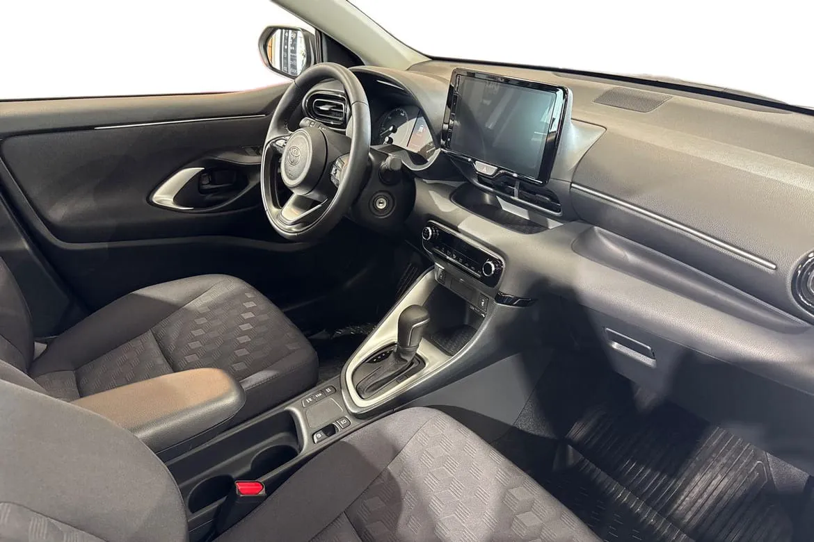 Vehicle image 6