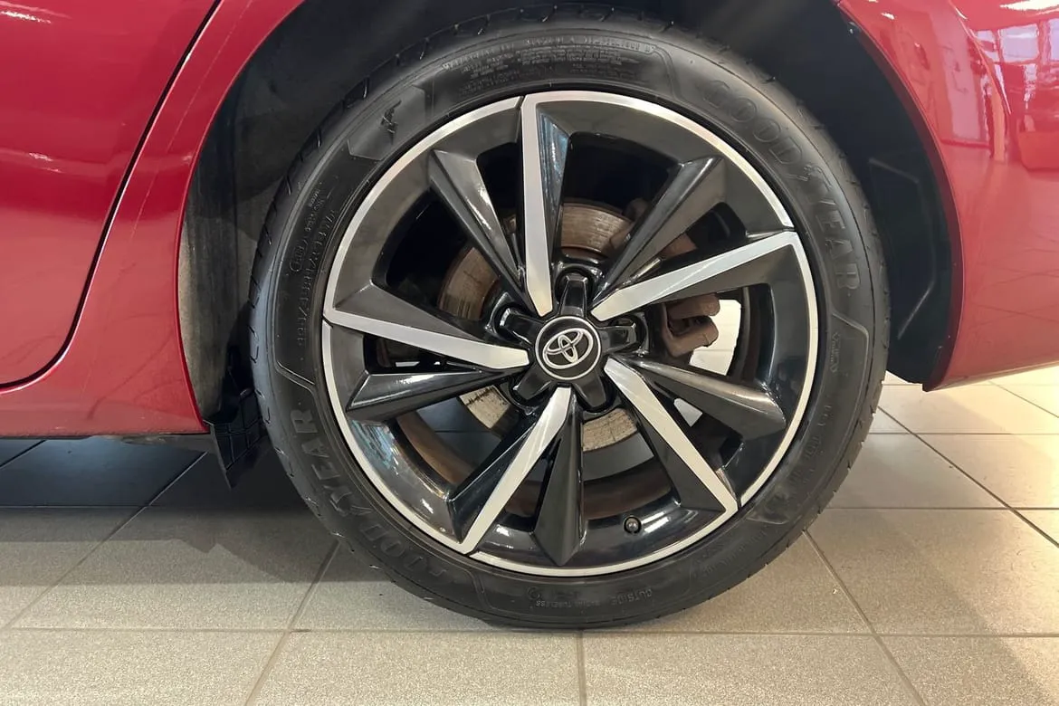 Vehicle image 16