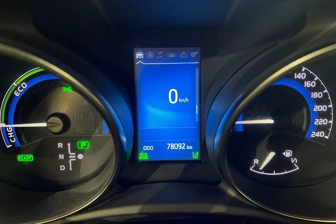 Vehicle image 15