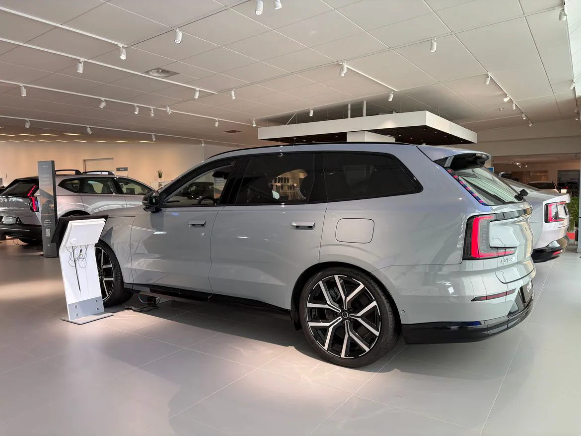 Vehicle image 11