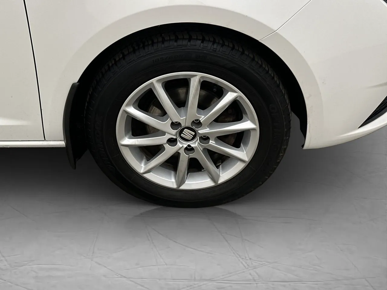 Vehicle image 25