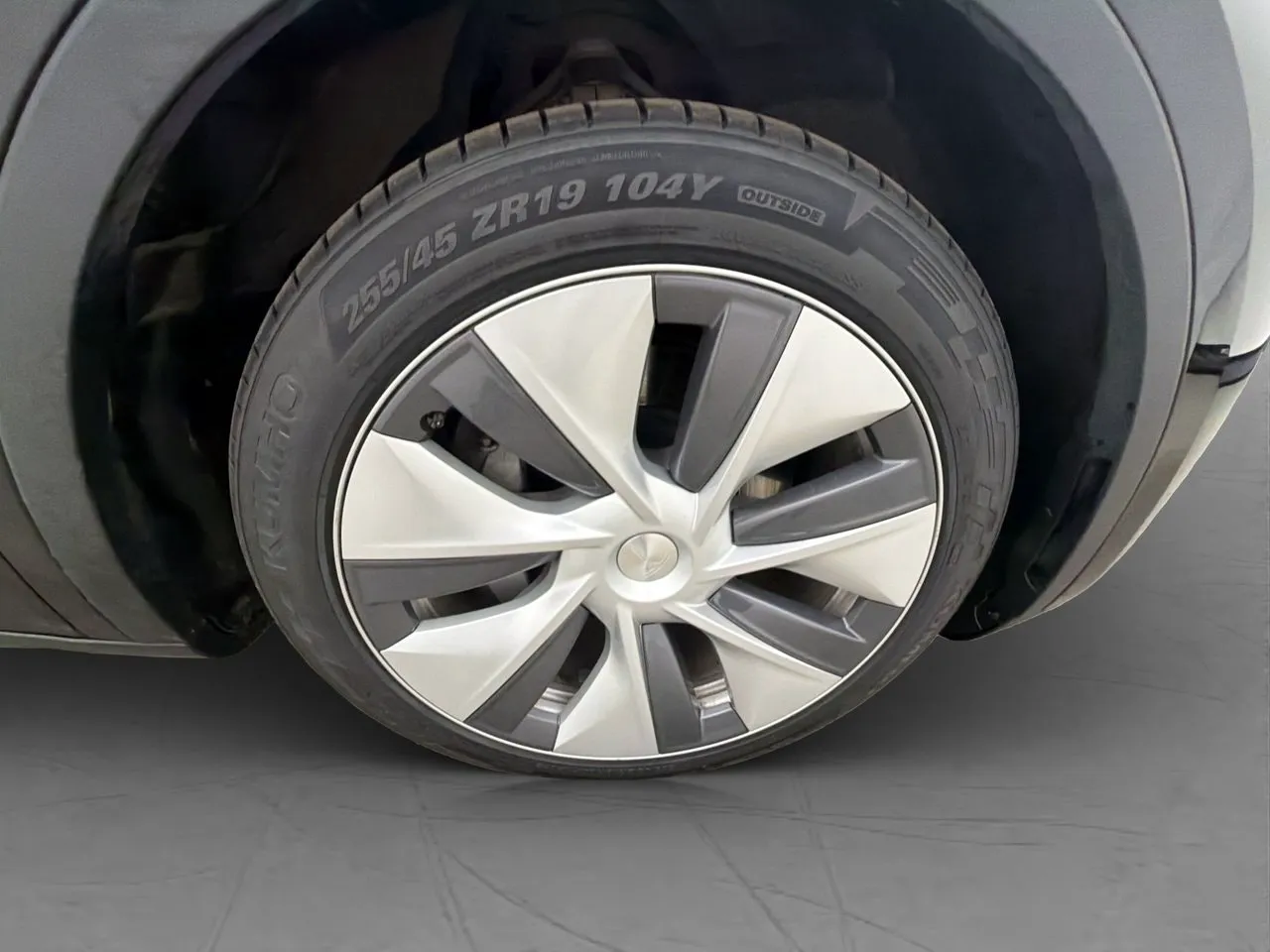 Vehicle image 32