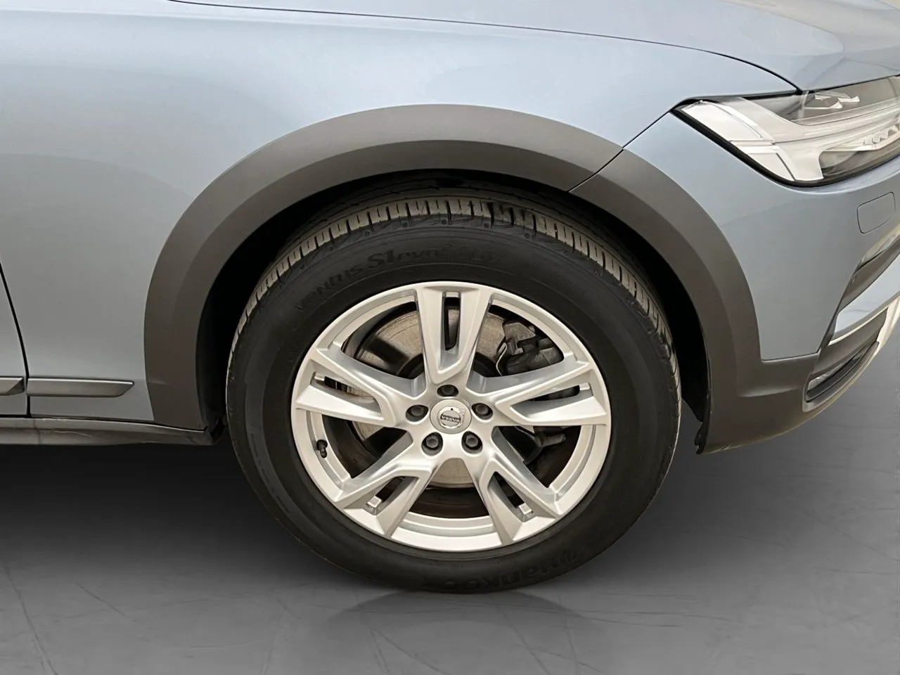 Vehicle image 30
