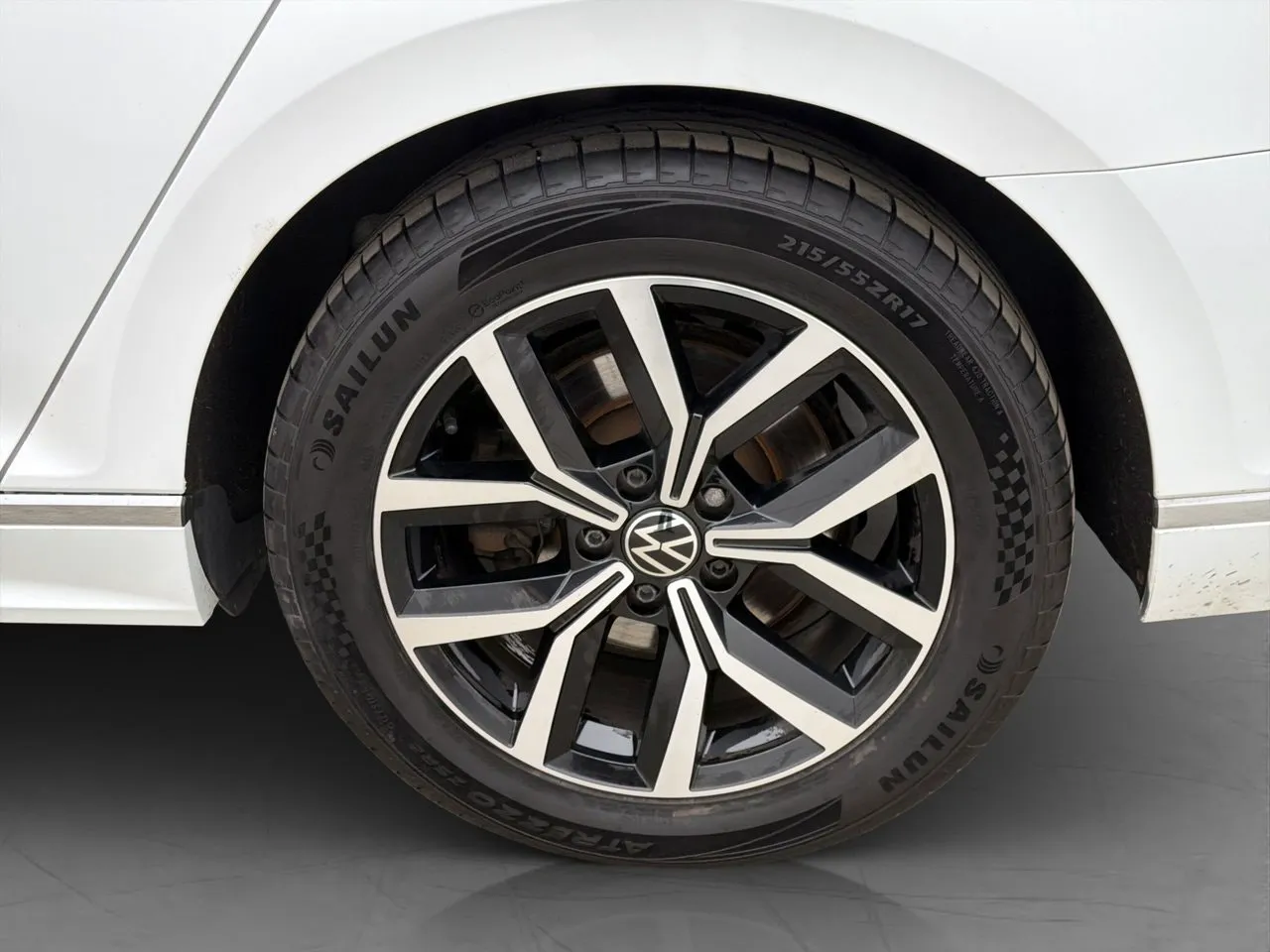 Vehicle image 30