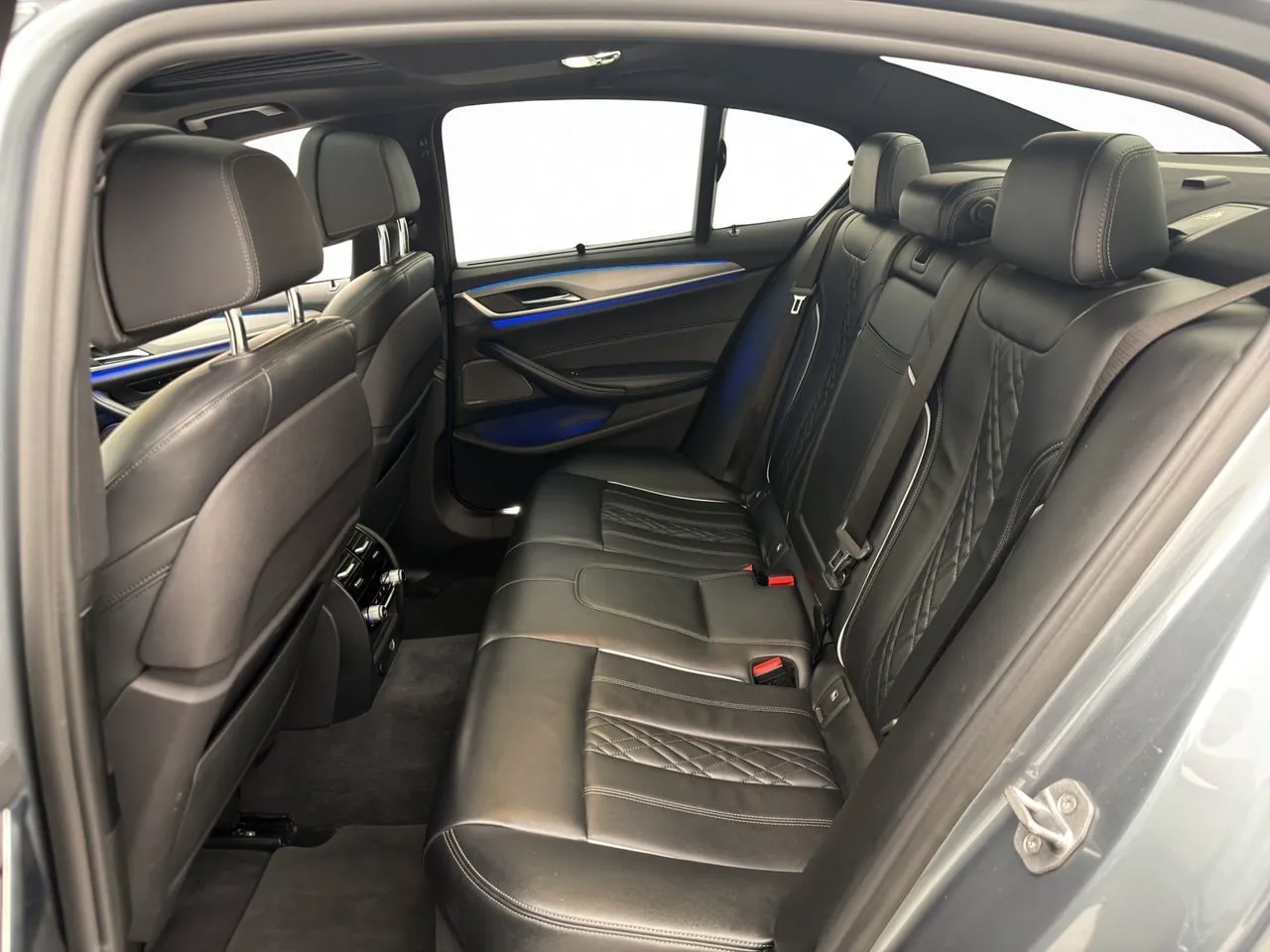 Vehicle image 32