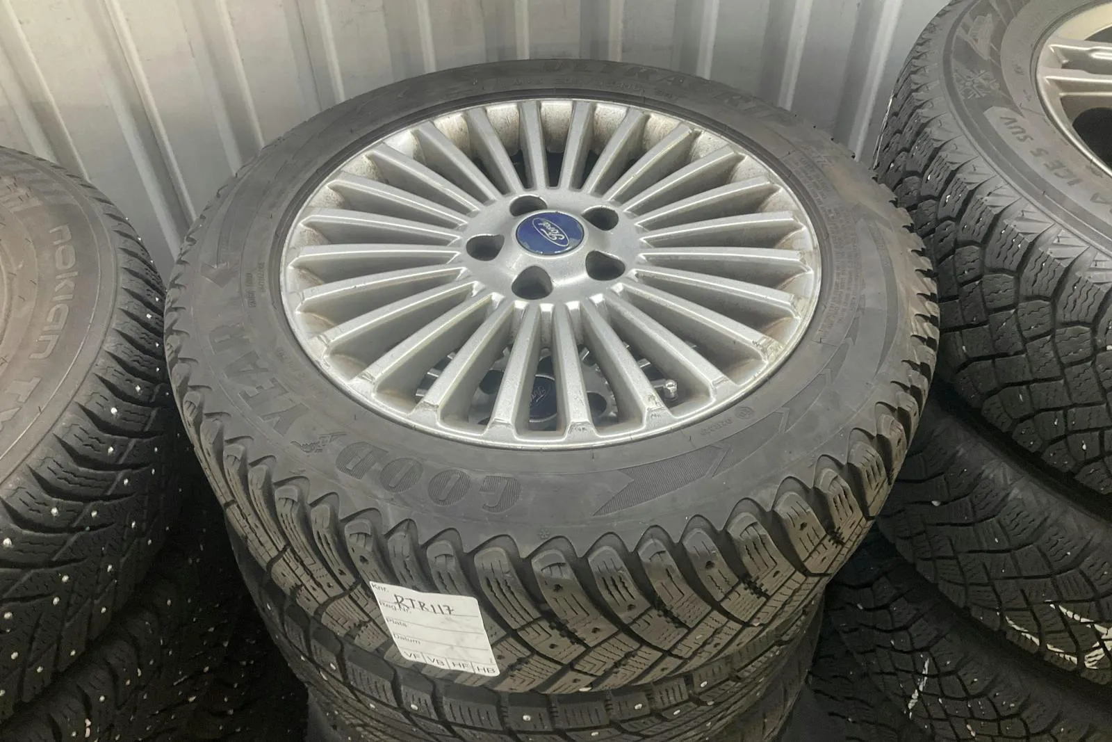 Vehicle image 10