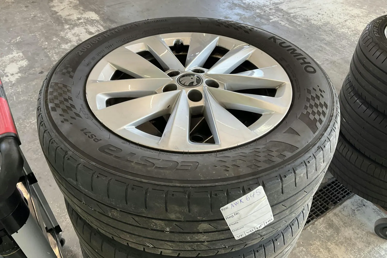 Vehicle image 10