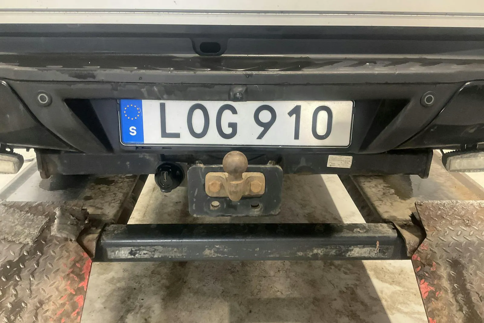 Vehicle image 13