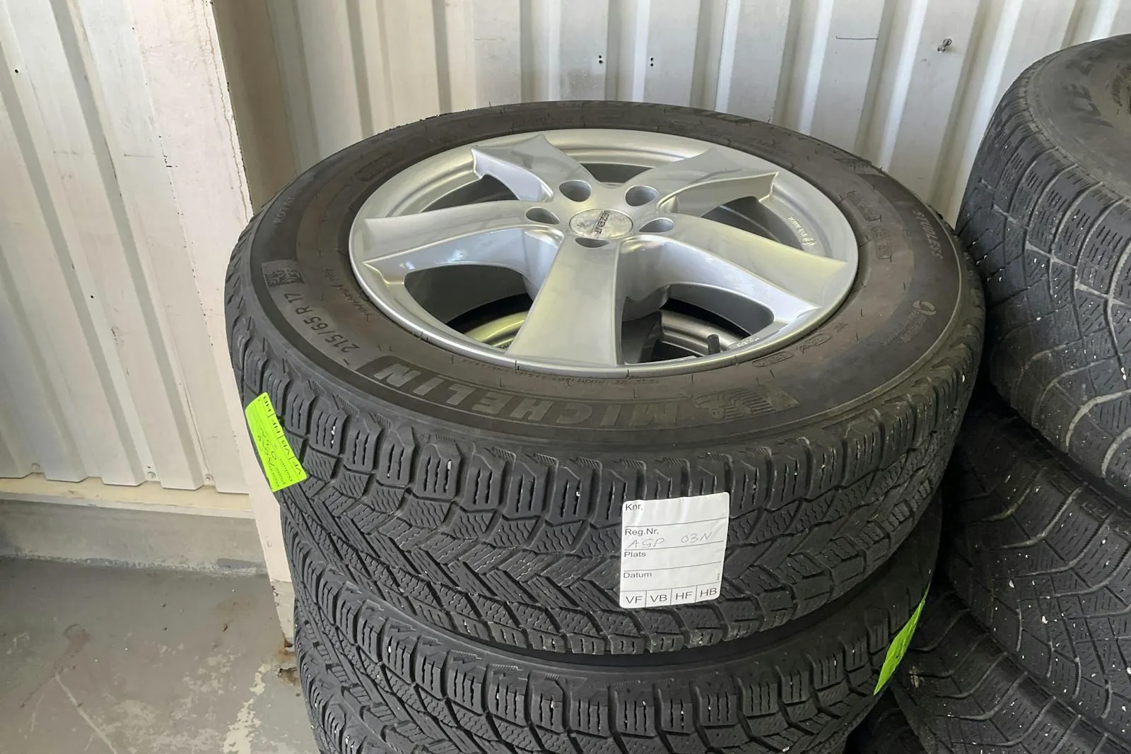 Vehicle image 14