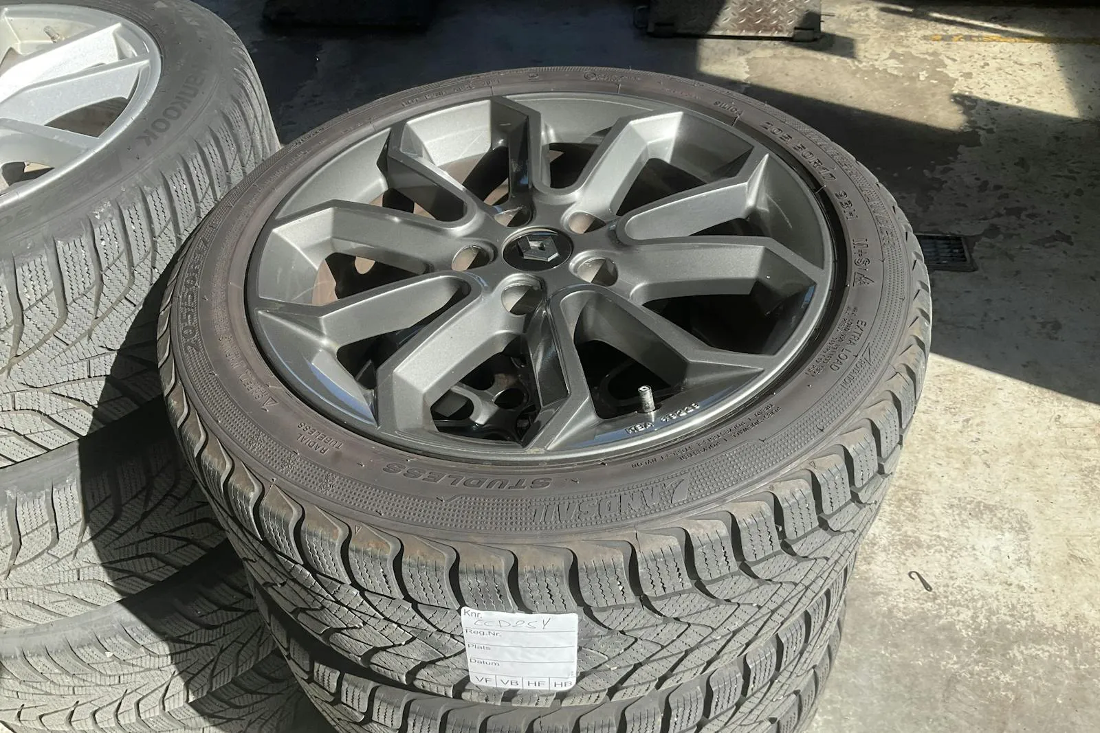 Vehicle image 10