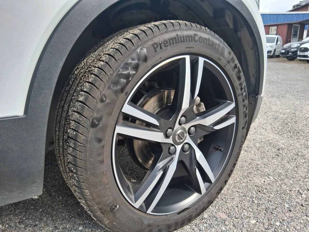 Vehicle image 16