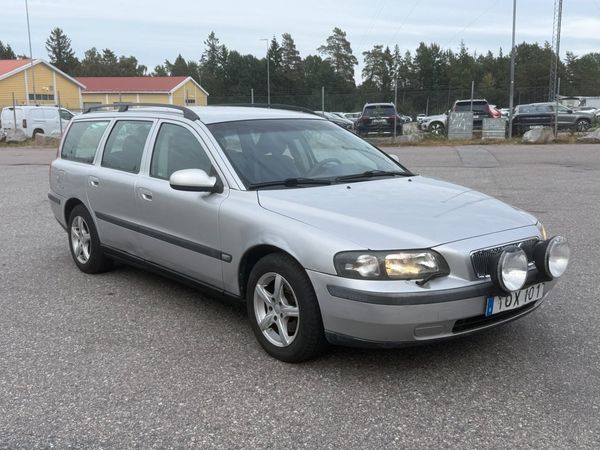 Volvo V70 2.4 5VXL 140HK 1ÄG FULL SERVICEBOK KÖRKLAR - 2002