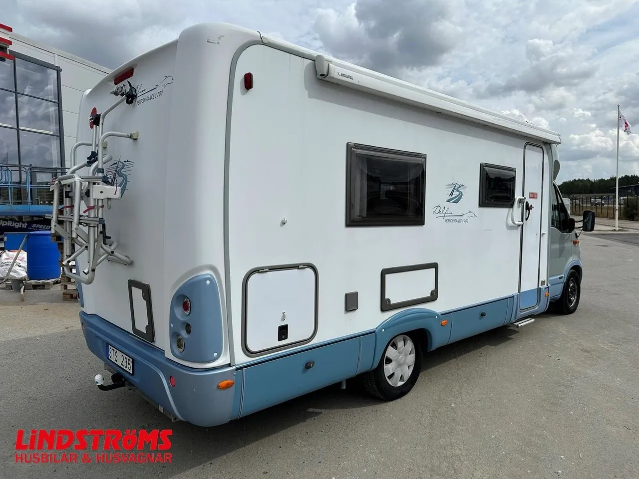 Vehicle image 26