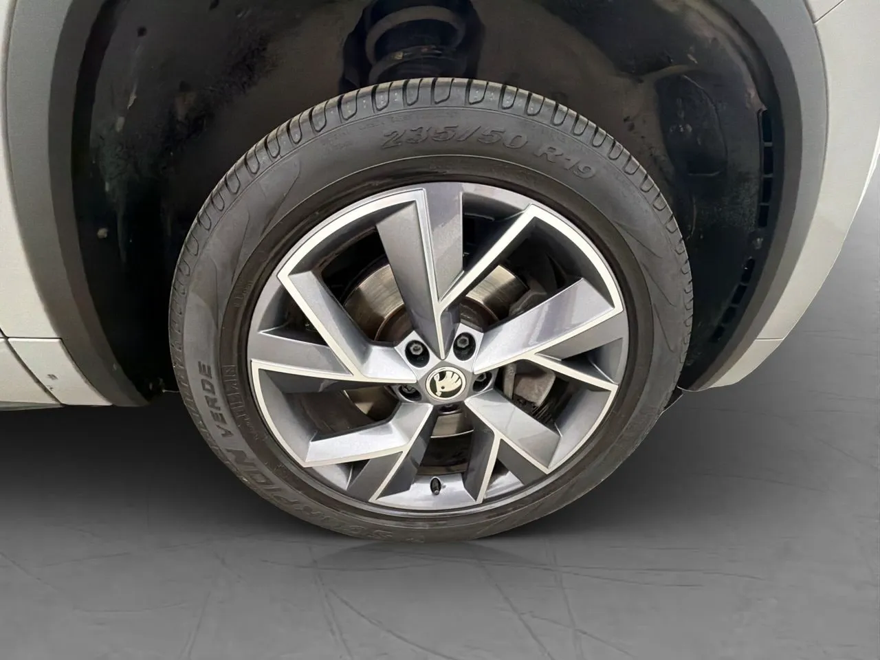 Vehicle image 33