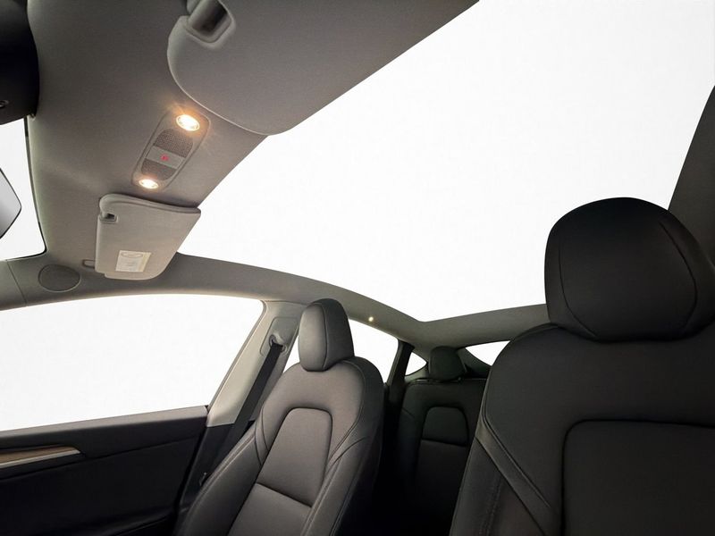 Tesla Model Y bild 14