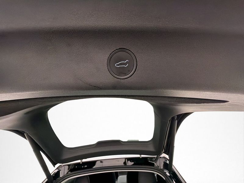 Tesla Model Y bild 26
