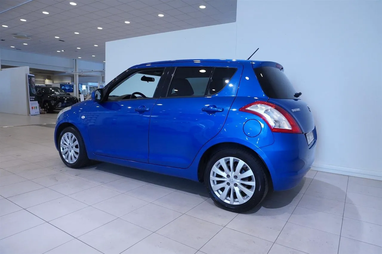 Vehicle image 4