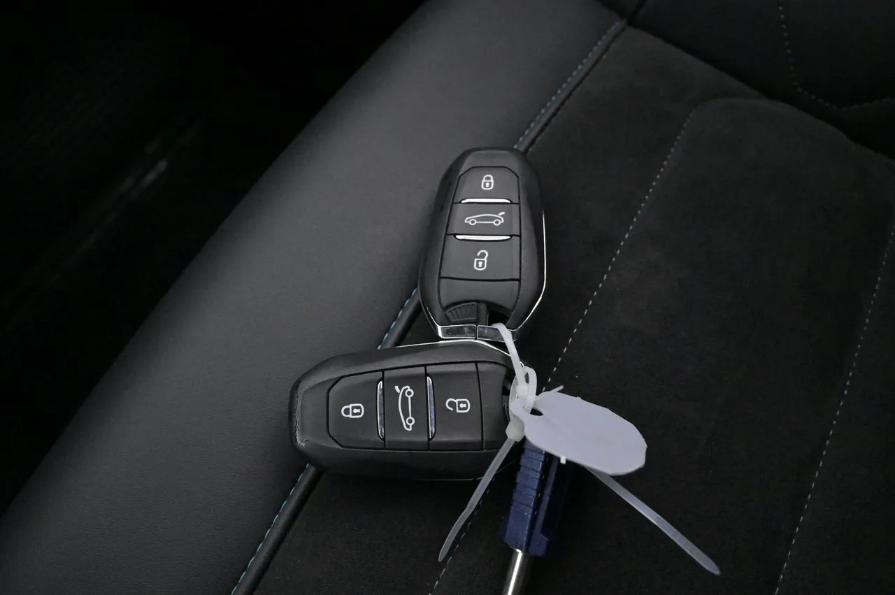 Vehicle image 21