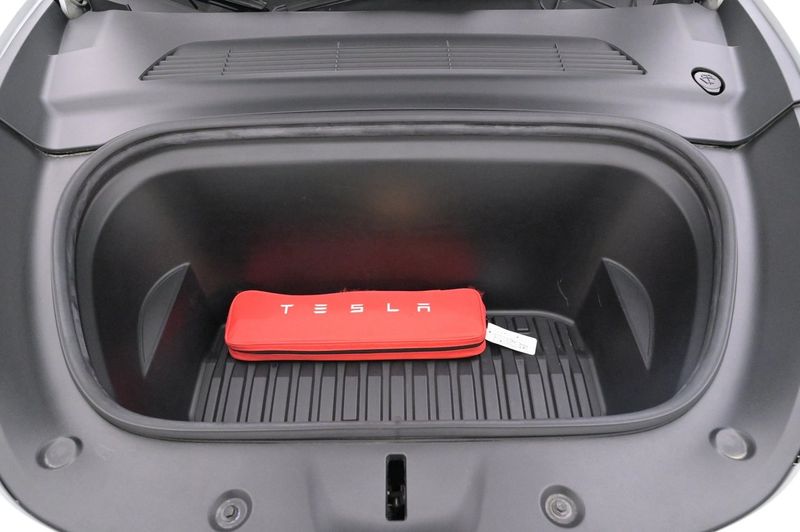 Tesla Model Y bild 26