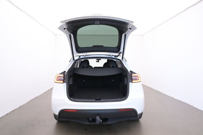 Tesla Model Y bild 21