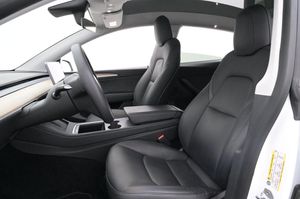 Tesla Model Y bild 8