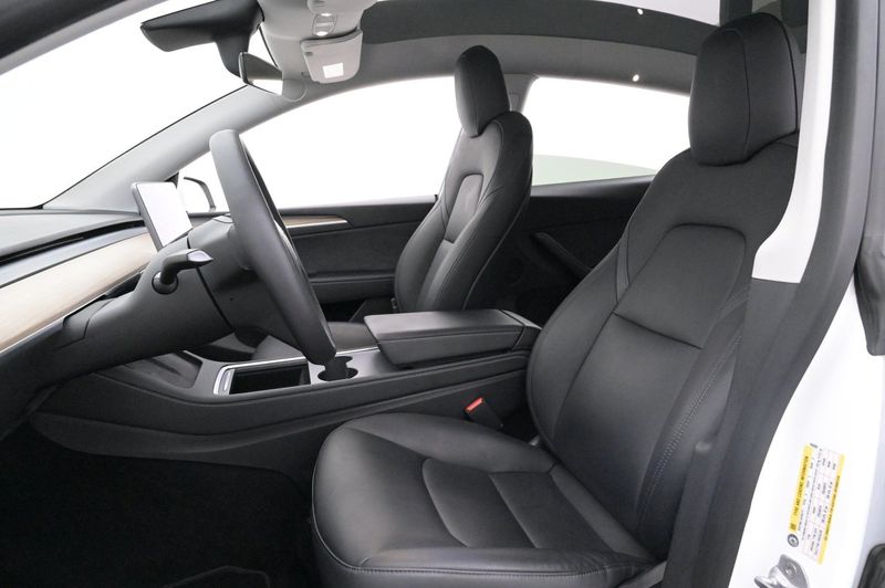 Tesla Model Y bild 8