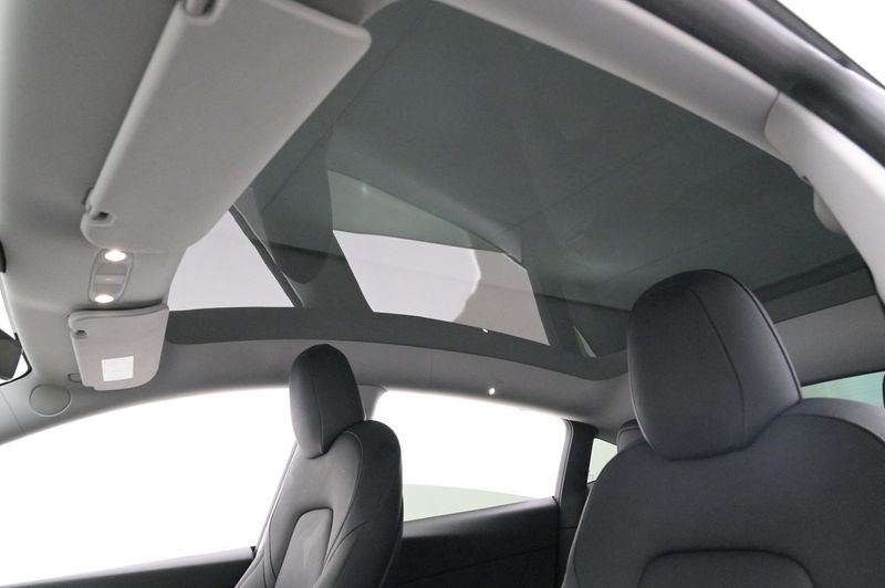 Tesla Model Y bild 19