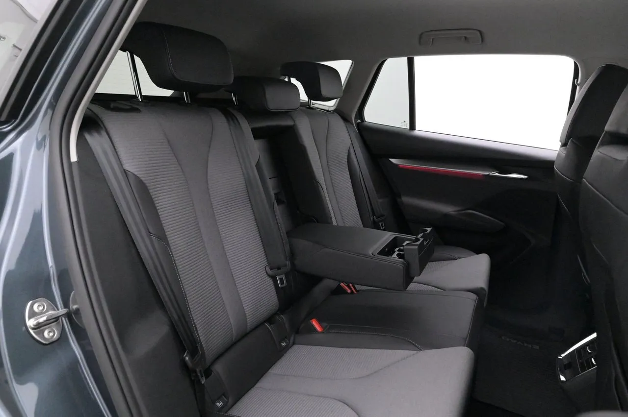 Vehicle image 23