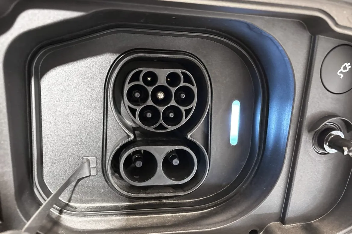 Vehicle image 28