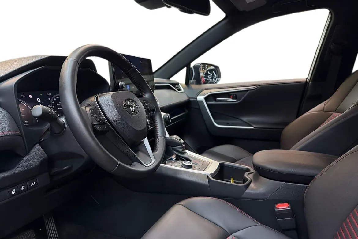 Vehicle image 13