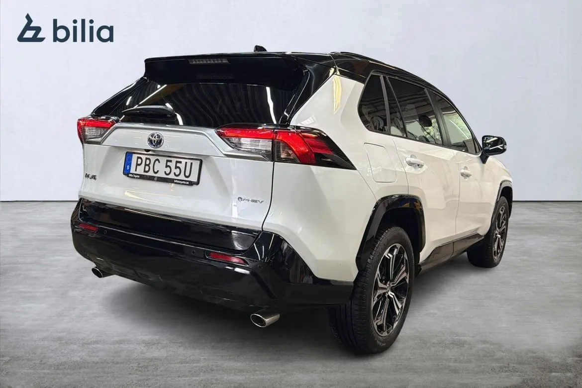 Vehicle image 18