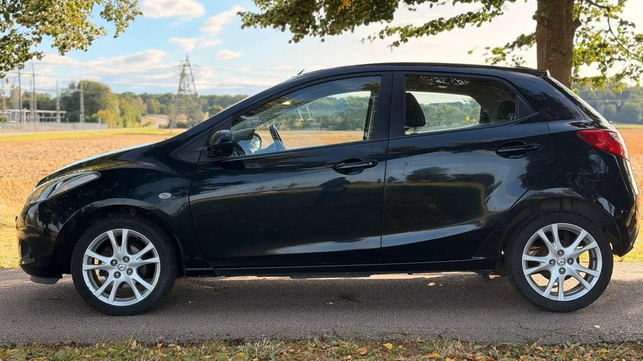 Vehicle image 7
