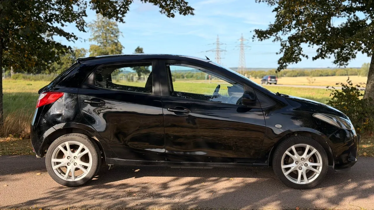 Vehicle image 6