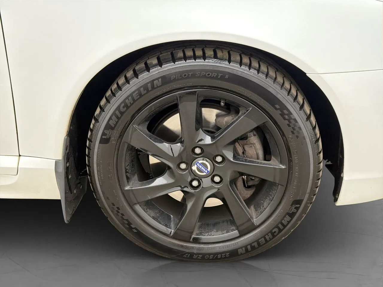 Vehicle image 32