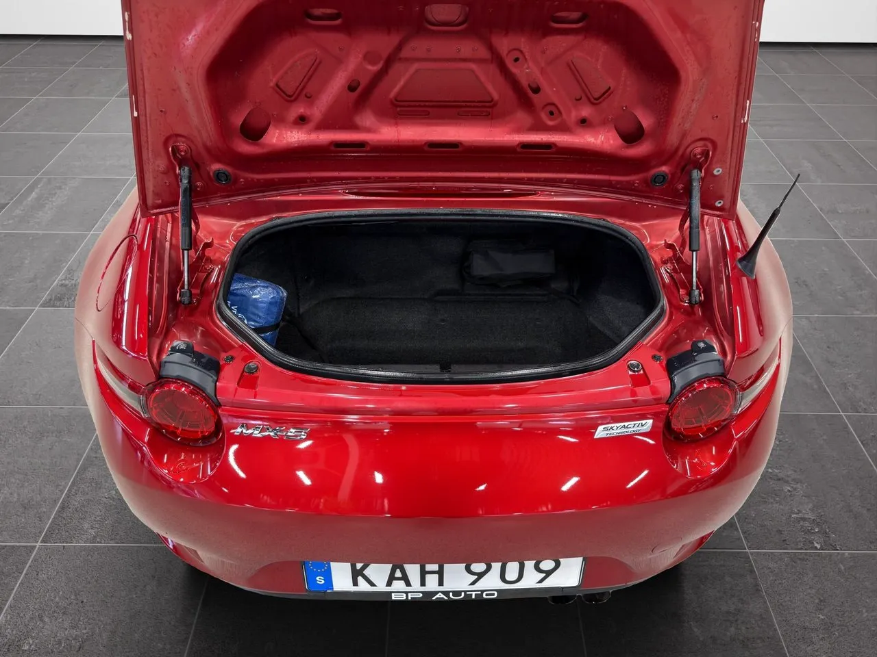 Vehicle image 19
